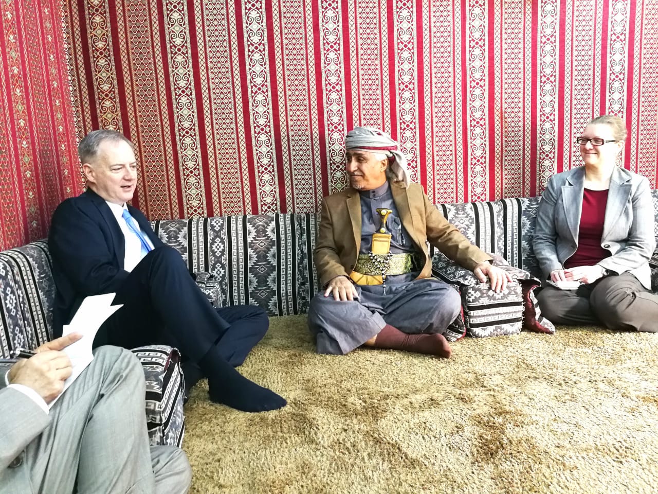 السفير الأمريكي لدى اليمن يلتقي عضو مجلس الشورى و رئيس مجلس مشائخ قبائل أرحب في الرياض