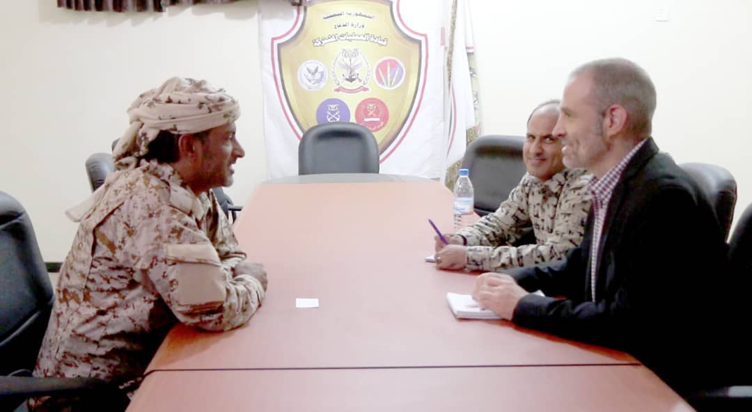 الصليب الأحمر يلتقي رئيس أركان الجيش اليمني في "مارب" ويؤكد "أهمية تبادل جثث القتلى"