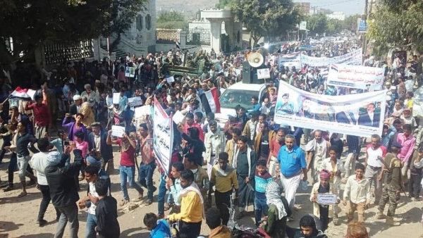 التربة: مظاهرة حاشدة تطالب برفع الاستحداثات والقبض على المطلوبين أمنيا