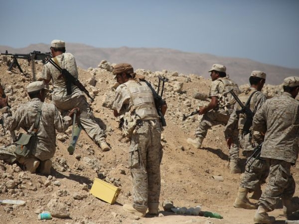 الجيش يعلن استعادة مواقع إستراتيجية ومصرع وإصابة عشرات الحوثيين غرب مأرب