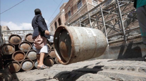 صنعاء..الحوثيون يقصرون توزيع الغاز المنزلي على المشاركين في احتفالاتهم