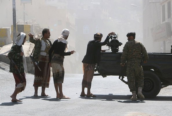 تجدد المواجهات بين القوات الحكومية والحوثيين غرب تعز