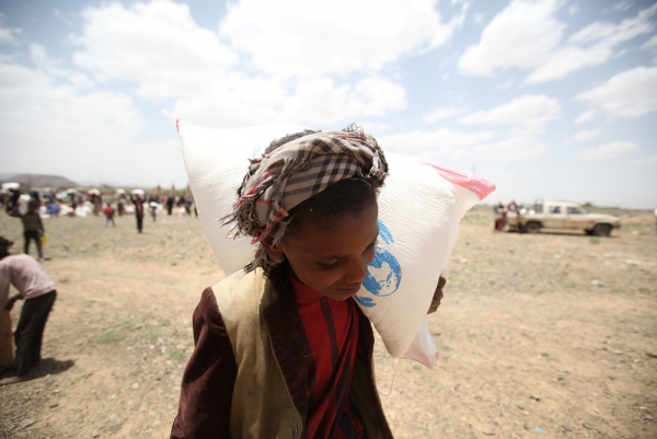 صحيفة أمريكية: الحوثيون مستعدون لتجاهل المخاوف الصحية لليمنيين لتحقيق مكاسب عسكرية